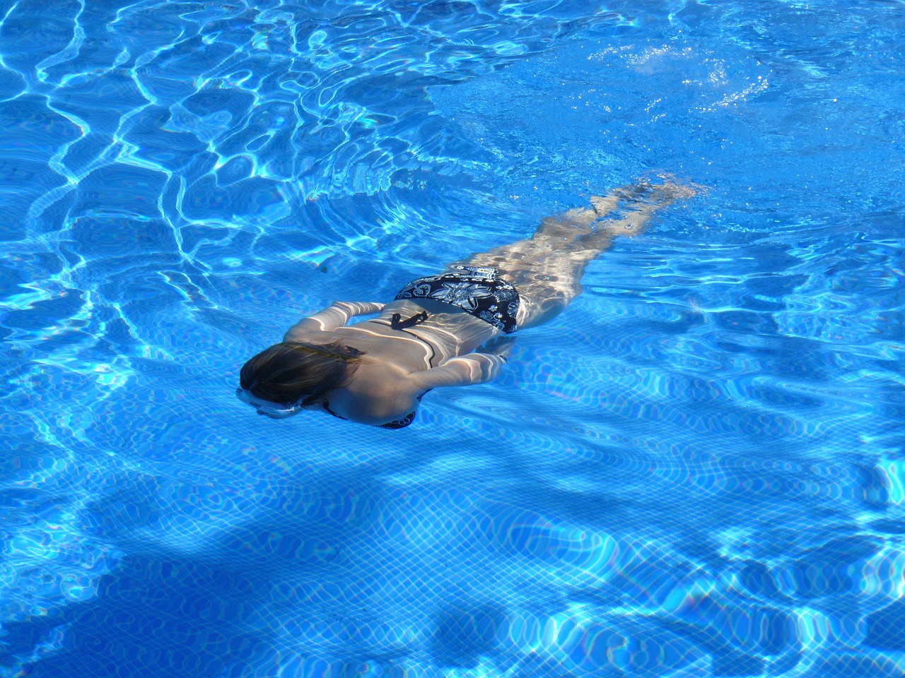 femme faisant de la natation