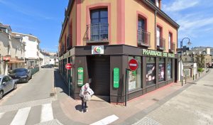 PHARMACIE DES HALLES à Dinard